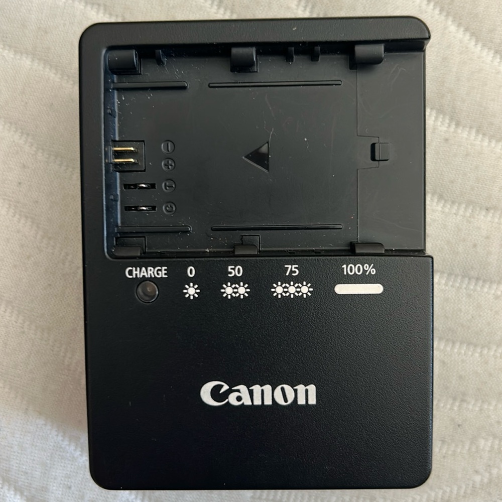Battery Charger LC-E6